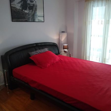 Acropolis Within 10 Minutes Walk! Classical Apartment And A Hostess At Your Side! Atene Esterno foto