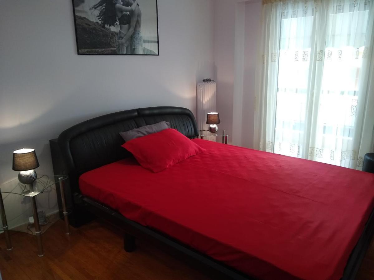 Acropolis Within 10 Minutes Walk! Classical Apartment And A Hostess At Your Side! Atene Esterno foto