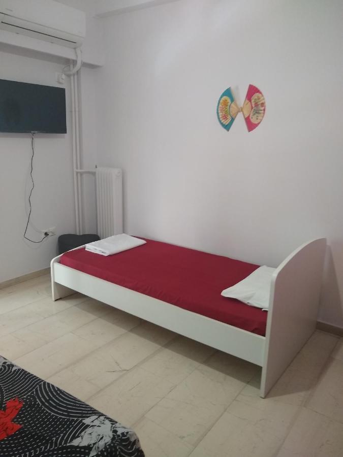 Acropolis Within 10 Minutes Walk! Classical Apartment And A Hostess At Your Side! Atene Esterno foto