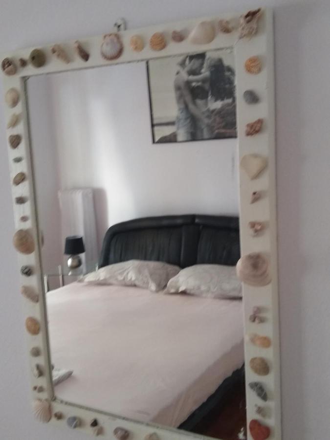 Acropolis Within 10 Minutes Walk! Classical Apartment And A Hostess At Your Side! Atene Esterno foto