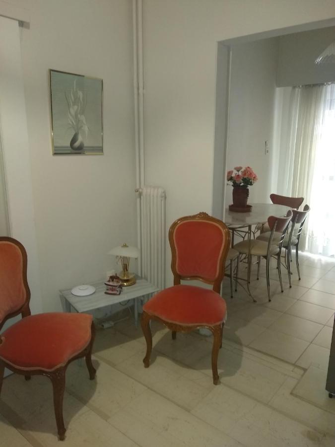 Acropolis Within 10 Minutes Walk! Classical Apartment And A Hostess At Your Side! Atene Esterno foto