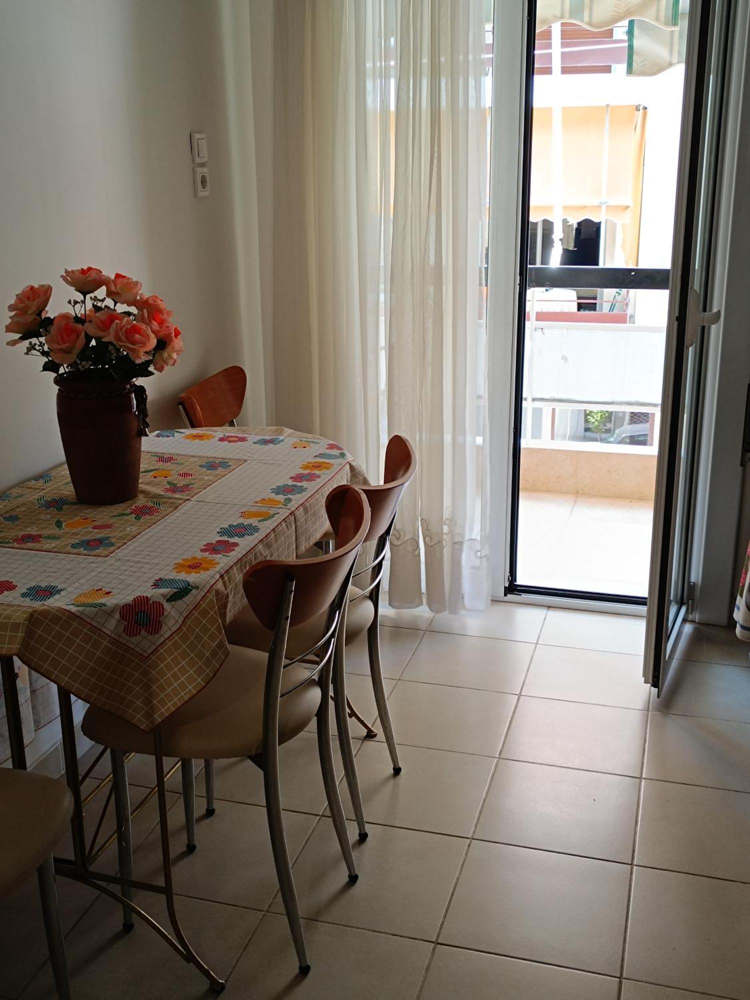 Acropolis Within 10 Minutes Walk! Classical Apartment And A Hostess At Your Side! Atene Esterno foto